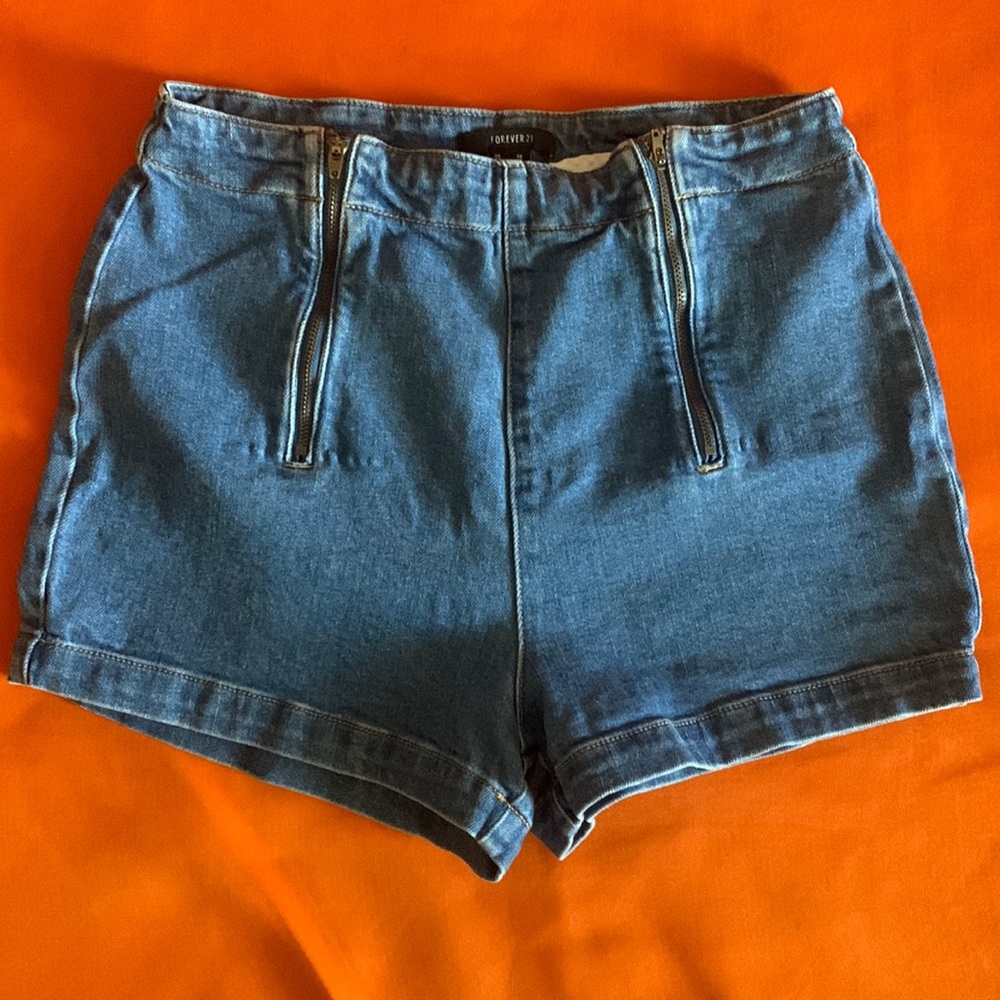 High rise double zipper Forever 21 shorts. Size 29.